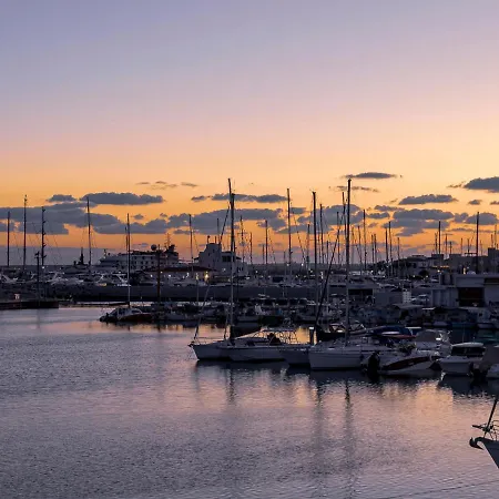 Sanders Cruise Apartament *