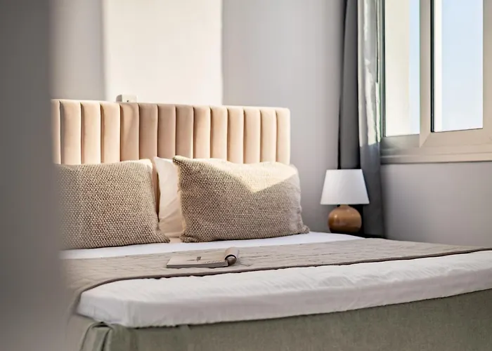 Daire Sanders Cruise *