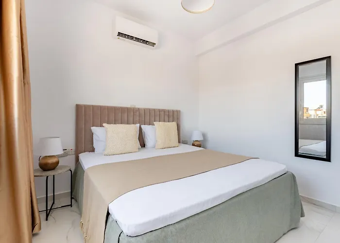 Daire Sanders Cruise