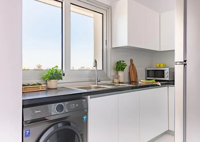 Daire Sanders Cruise Limasol