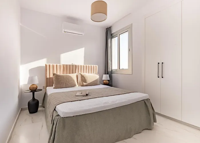 Daire Sanders Cruise