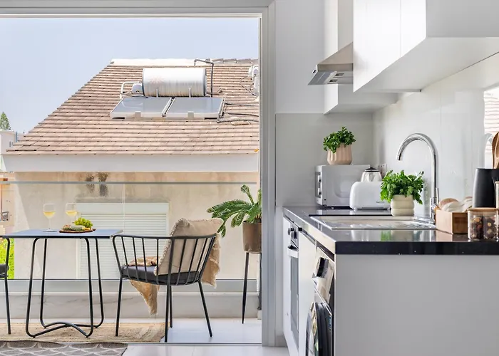 Daire Sanders Cruise